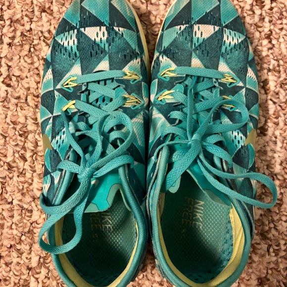 Nike FREE running shoes - Picture 3 of 6